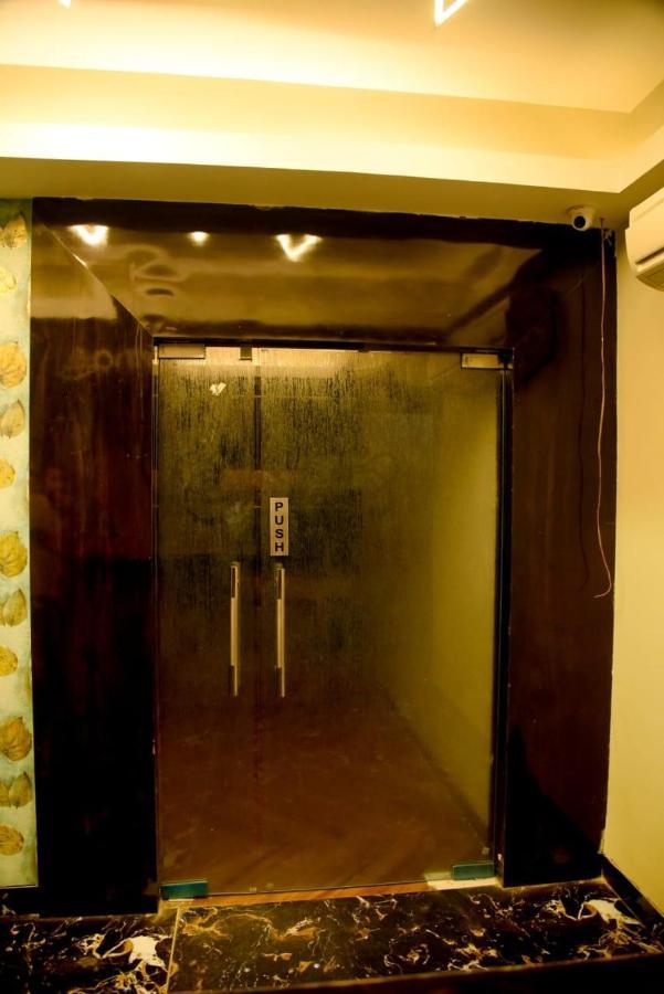 بيت شباب Charyana Lady Dorms أحمد أباد المظهر الخارجي الصورة