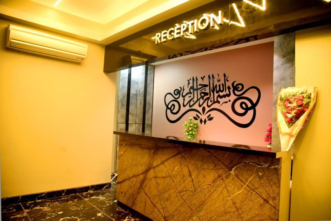 بيت شباب Charyana Lady Dorms أحمد أباد المظهر الخارجي الصورة