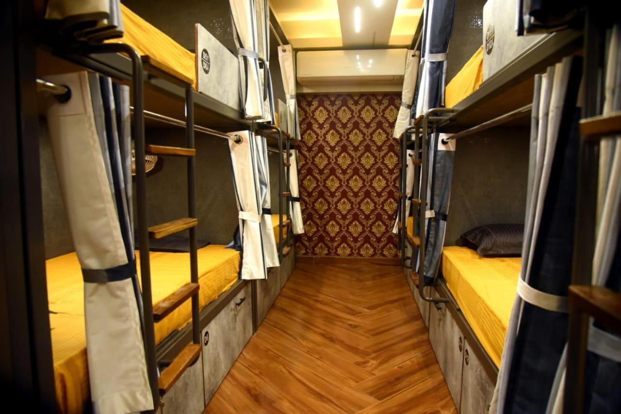 بيت شباب Charyana Lady Dorms أحمد أباد المظهر الخارجي الصورة
